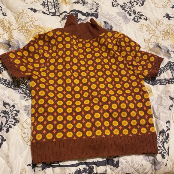 yellow and brown sweater with cute patterns - Picture 2 of 2